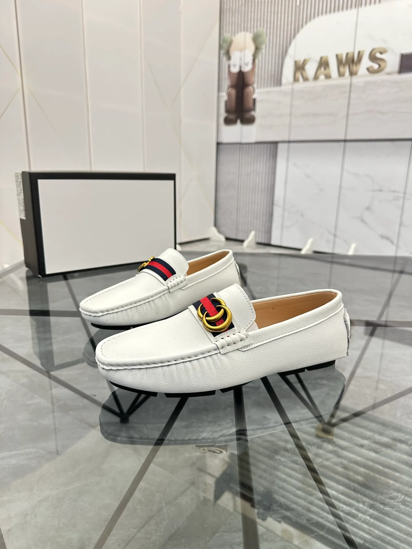 Men's shoes: 💰P400¥ Product trademark: Gucci* "Gucci*" Doudou shoes Regular size: 38-44 (can be customized to 45.46.) Product materials: imported cowhide upper, genuine leather lining, original outsole. No.: 0001